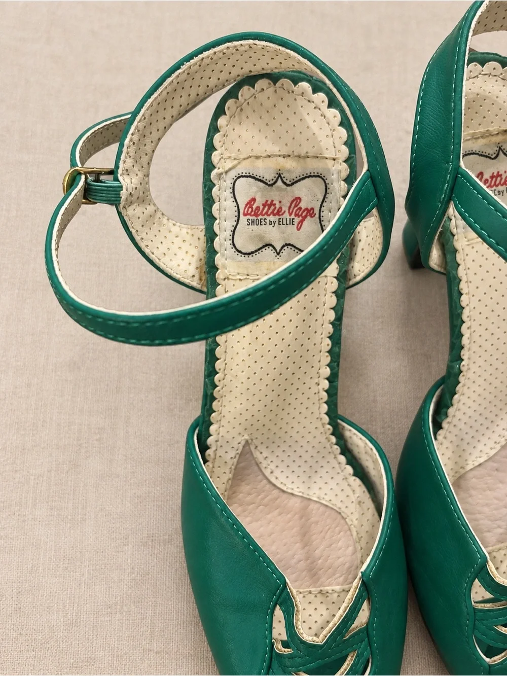 Bettie Page by Ellie Layla Green Peep Toe T-Strap Heels Retro Pinup Size (7)